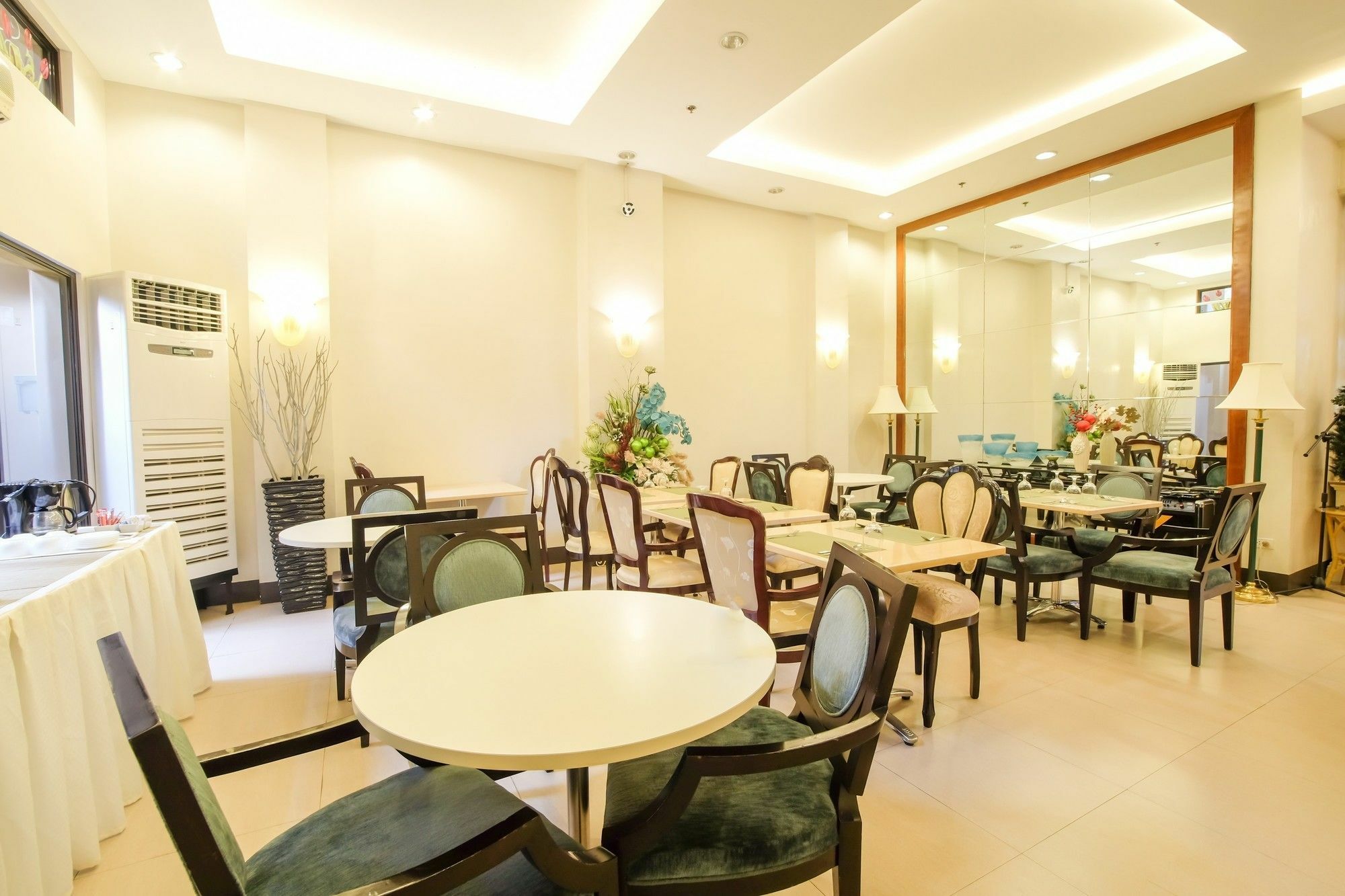 ZEN Rooms Del Pilar Malate Manila Exteriör bild